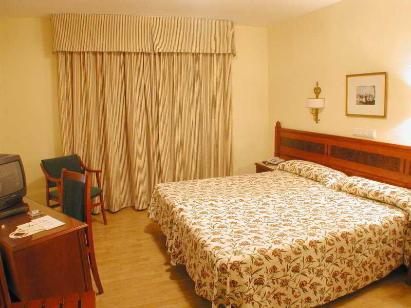 Reyes Catolicos Hotel Seville Room photo